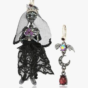 New Betsey Johnson Skull Bride Mismatched Earrings